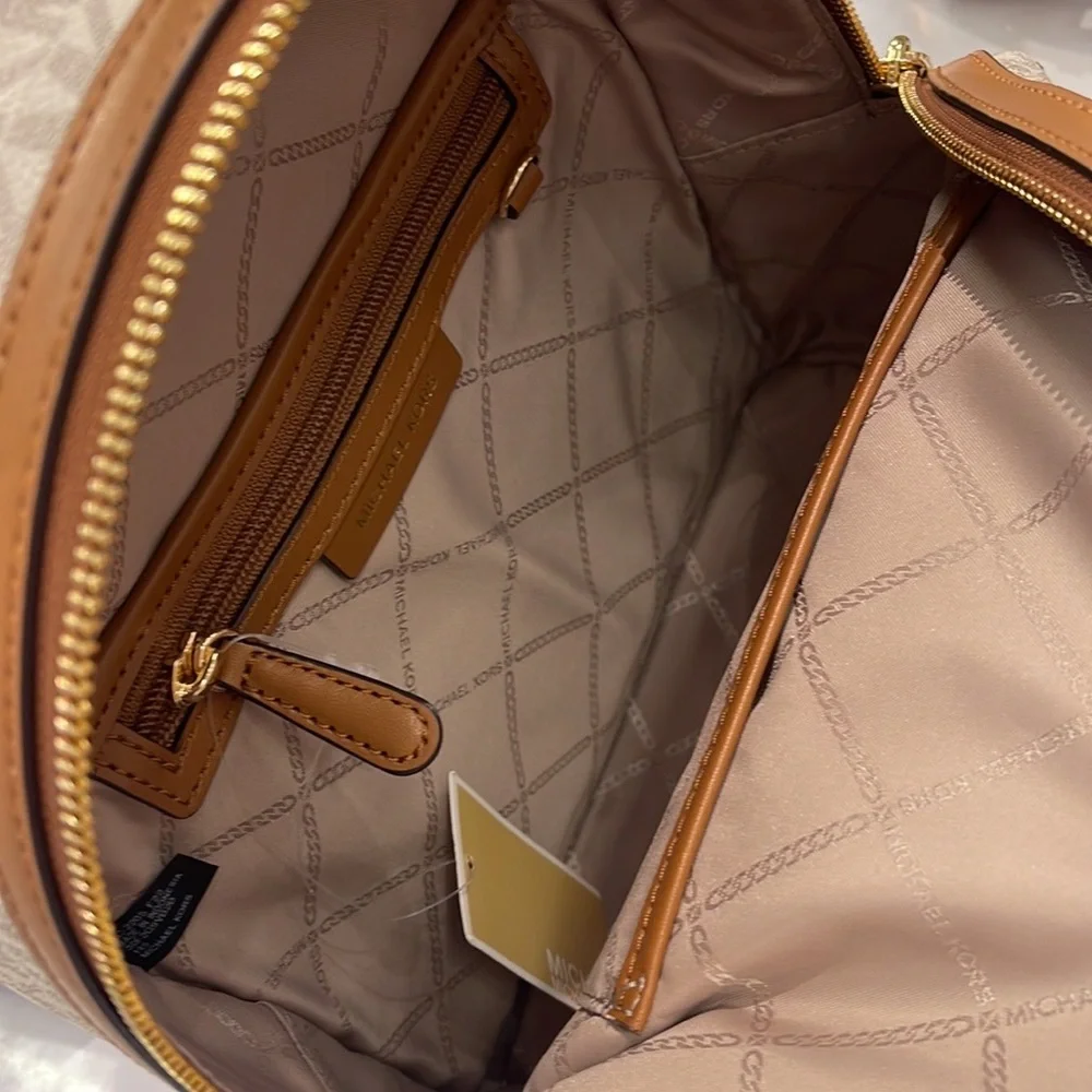 Michael Kors Womens Valerie Medium Logo Backpack 30F2G9VB2B-149 (Vanilla)
NWT - Picture 14 of 16